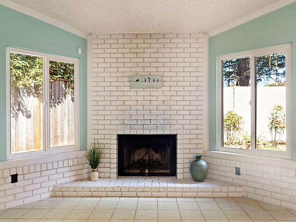 3rd image of 293 Barkentine Ct