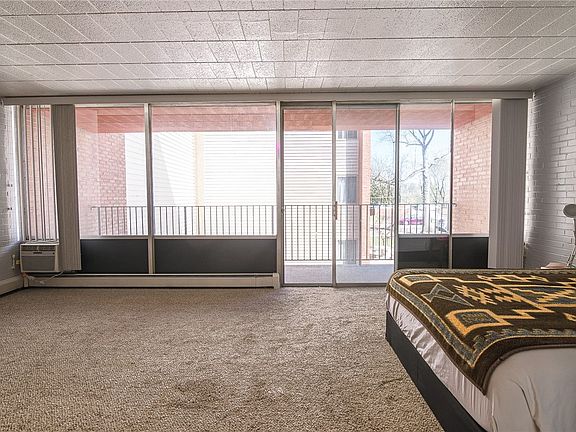 4th image of 446 Hoodridge Dr APT 201