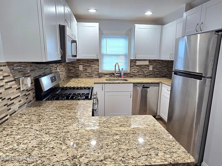 408 4th Ave #3 — Photo 3