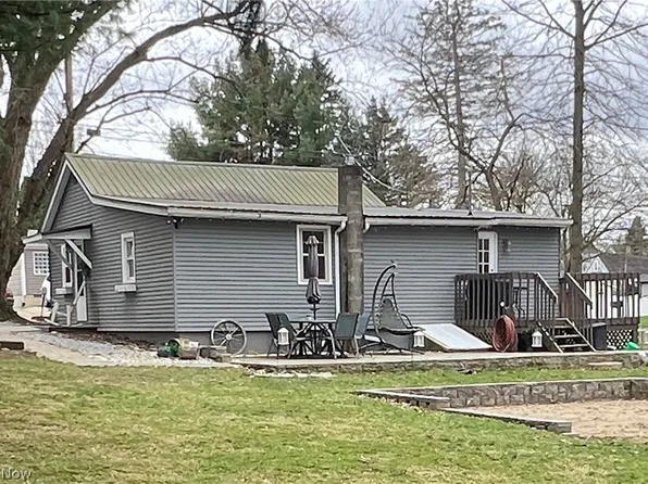 521 Harmon Ave NE, Brewster, OH 44613