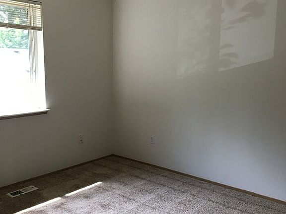 3rd image of 15606 65th Ave E