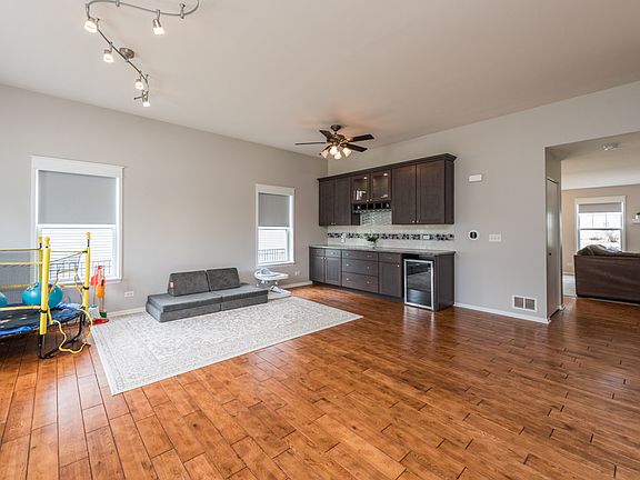 4th image of 1009 Club Lake Dr