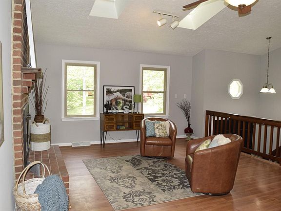 5th image of 402 Cambridge Dr