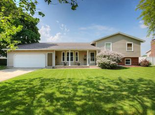 2115 Fernwood Dr, Jenison, MI 49428