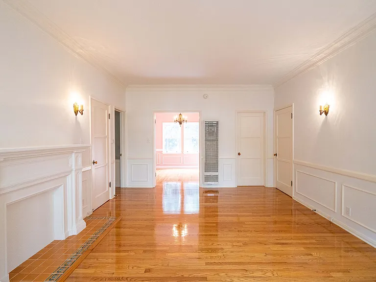 1324 N Alta Vista Blvd #4 — Photo 5
