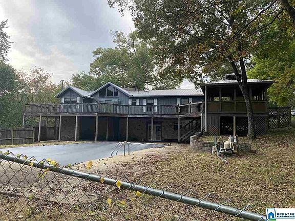 4th image of 2203 Vicki Dr