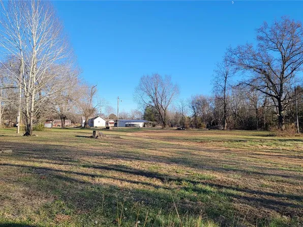 1113 Hickory St, Fredericktown, MO 63645