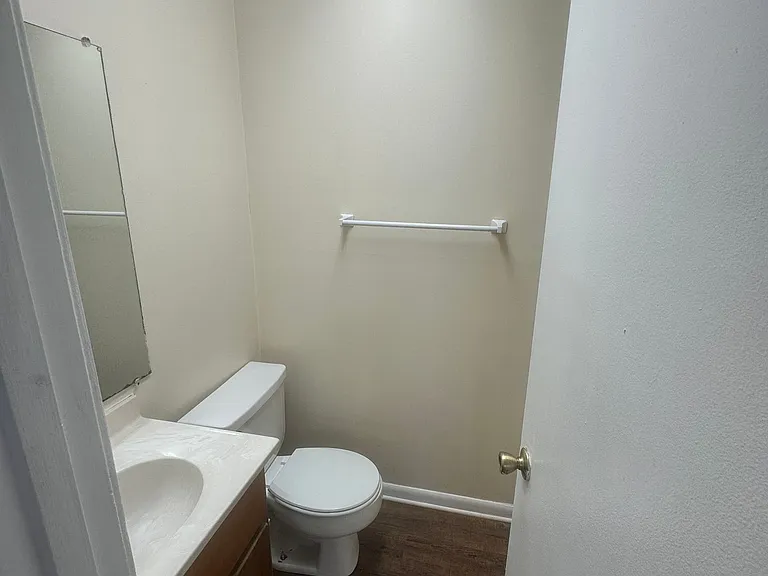 Chimney Creek Apartments — Photo 13