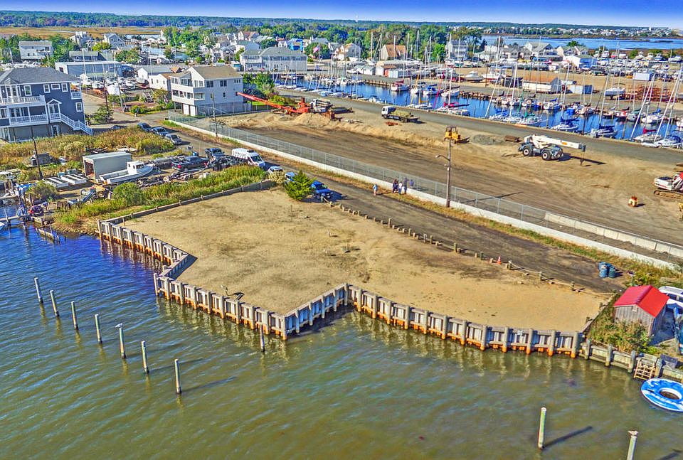 1st image of 32 Woodmansee Blvd