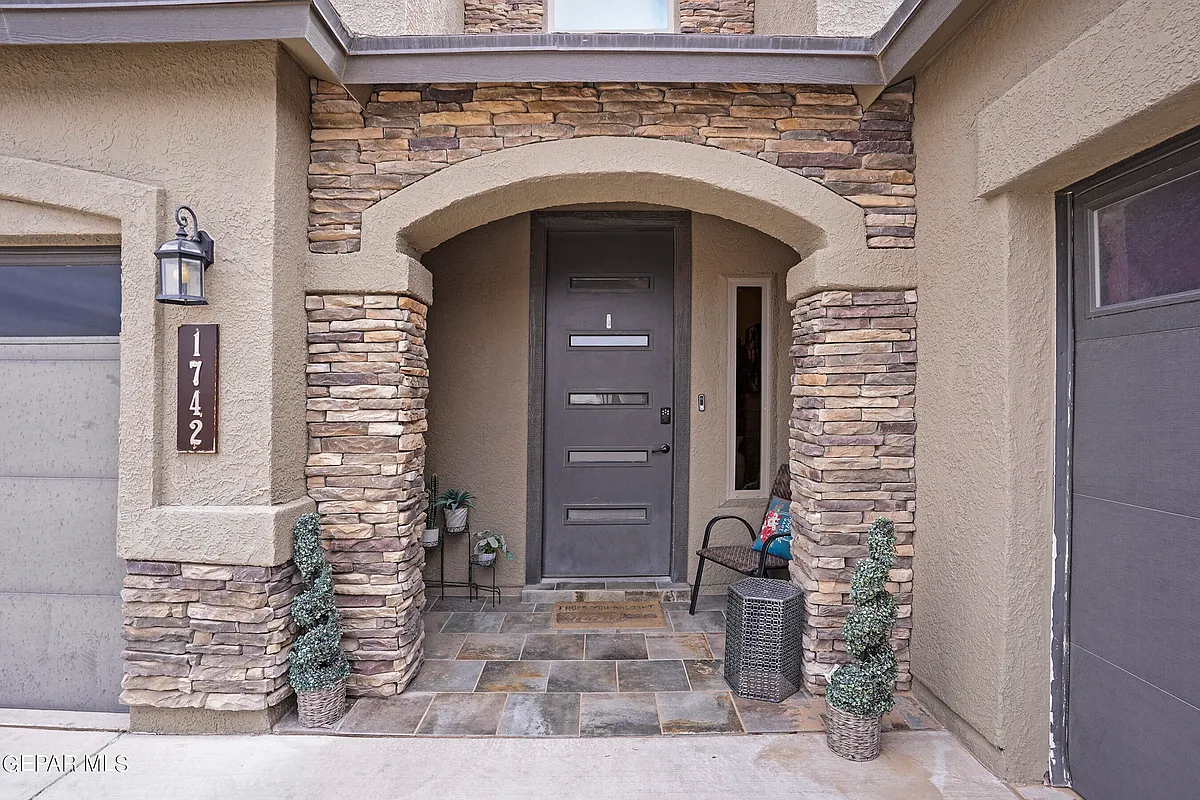 Building Photo - 1742 Breeder Cup Way