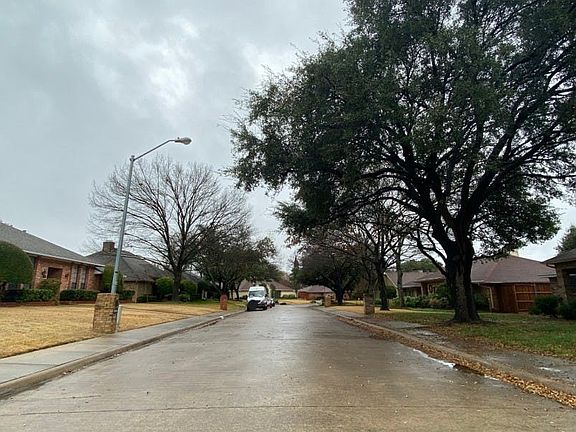 4th image of 10119 Woodlake Dr