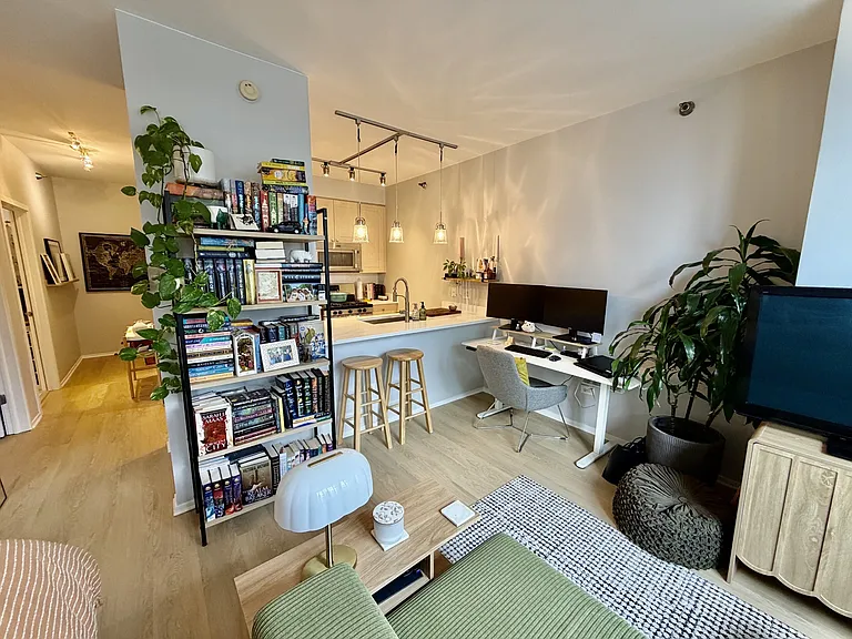 330 N Jefferson St #408 — Photo 6