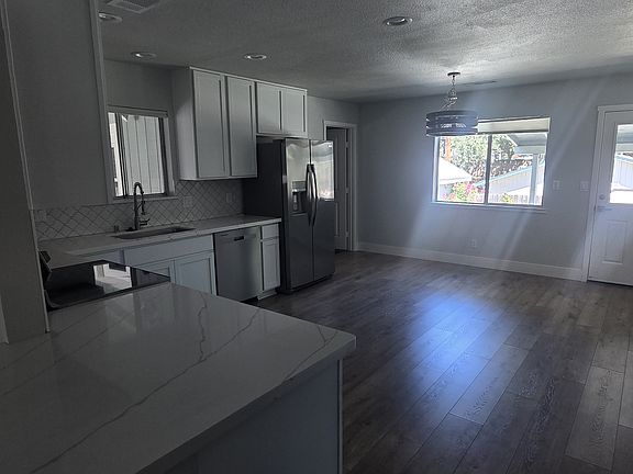 4th image of 2801 Henderson Rd