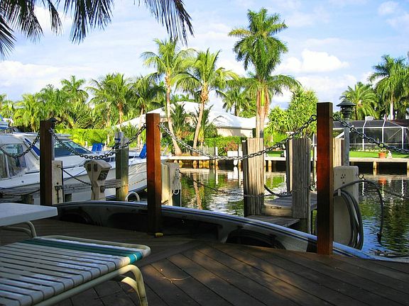 5th image of 8 Isle Of Venice Dr APT 14