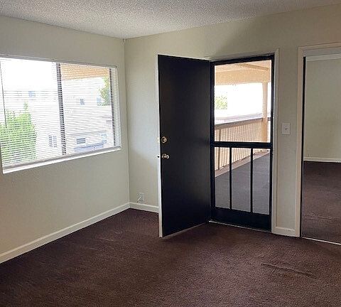 4th image of 415 N Broadway #17944811