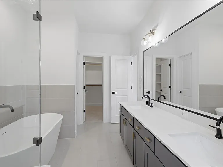 326 Eastwood St — Photo 12