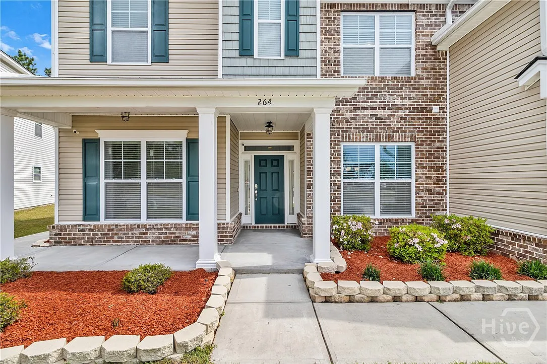 5 bed, 4.5 bath, 4450 sqft, $3,475 — Photo 2
