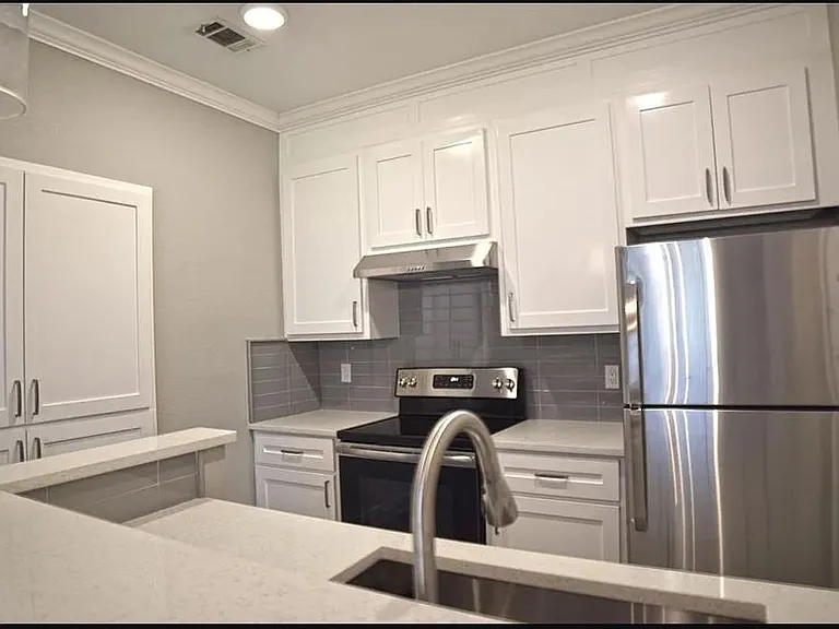 7340 Skillman St — Photo 2