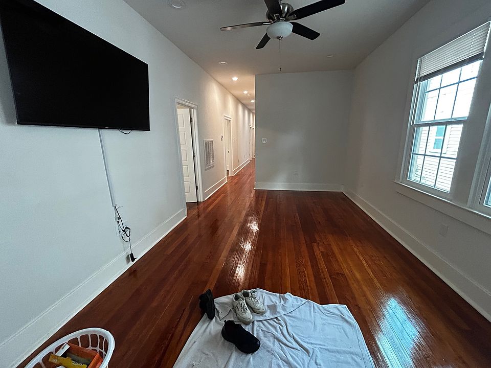 1st image of 2418 Palmer Ave