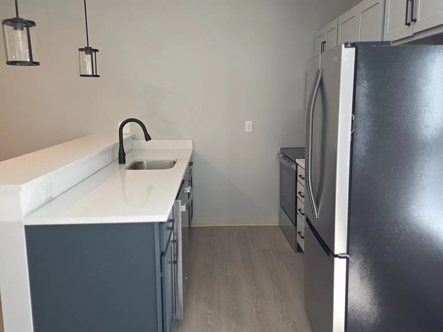 100 Park Dr — Photo 3