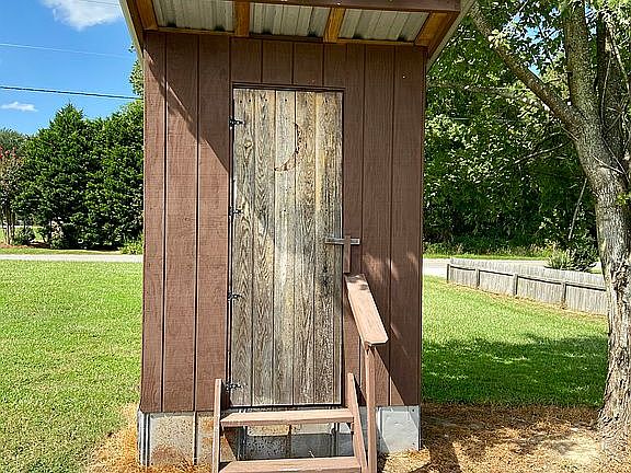 Outhouse 