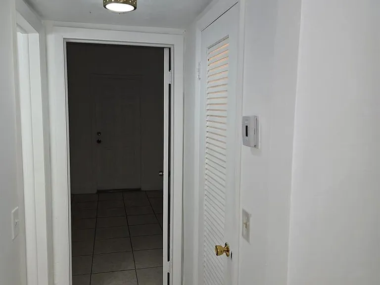 230 SW 11th Ave #17 — Photo 10