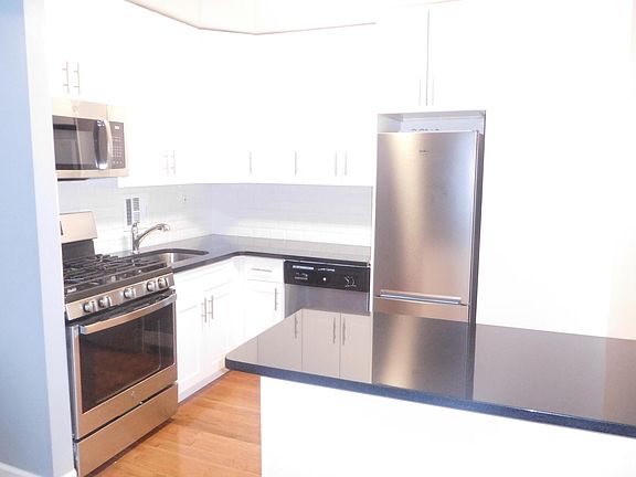 3rd image of 16-70 Bell Blvd #238