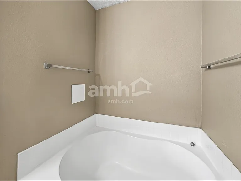 10240 Draycott Ave — Photo 11