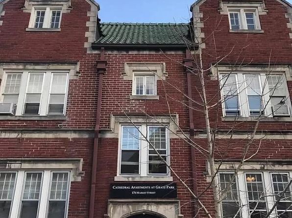 176 Market St APT 204