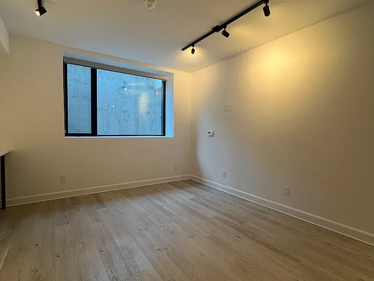 444 Bronson Ave — Photo 11