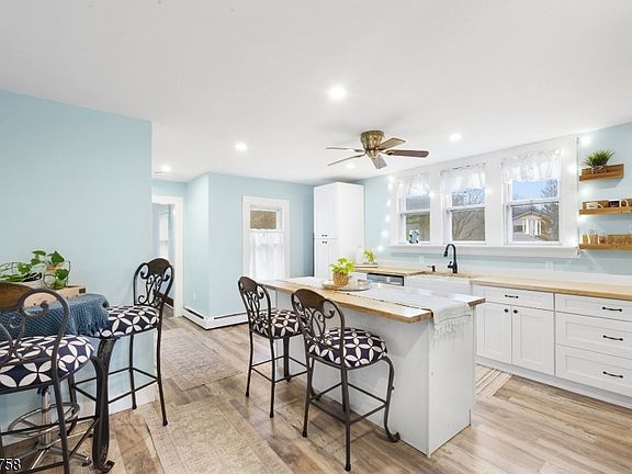 5th image of 322 Berkshire Valley Rd