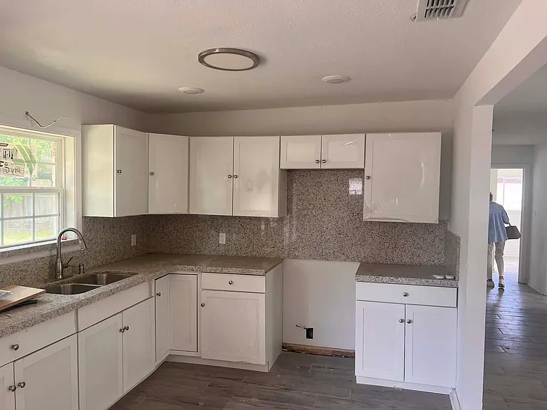 2407 E Washington Ave — Photo 8
