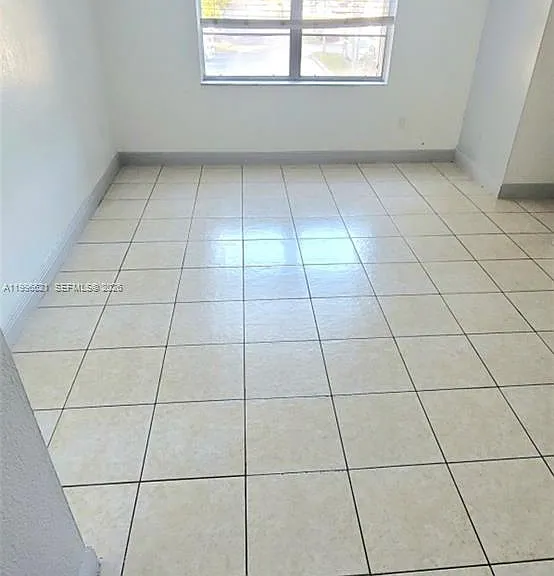 1805 W 56th St #209 — Photo 4