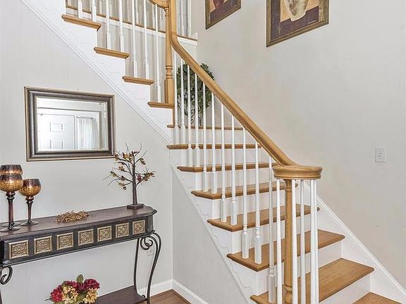 3rd image of 11414 Woodview Dr