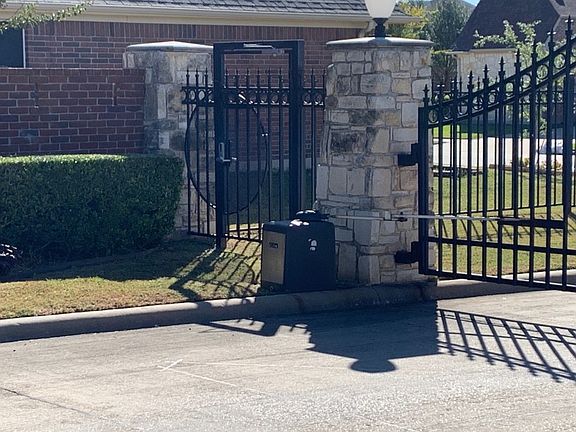 4th image of 1507 McArthur Dr
