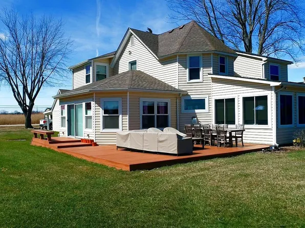 1008 N Channel Dr, Harsens Island, MI 48028