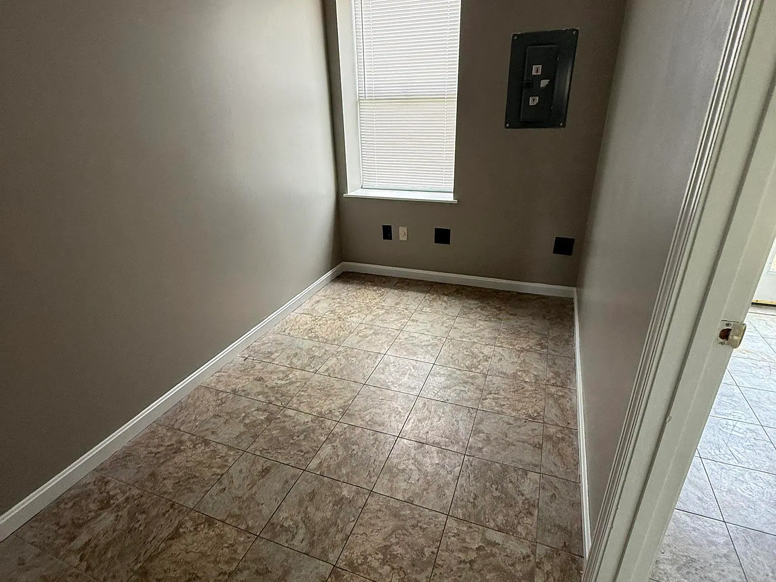 3 bed, 999 sqft, $1,495 — Photo 2