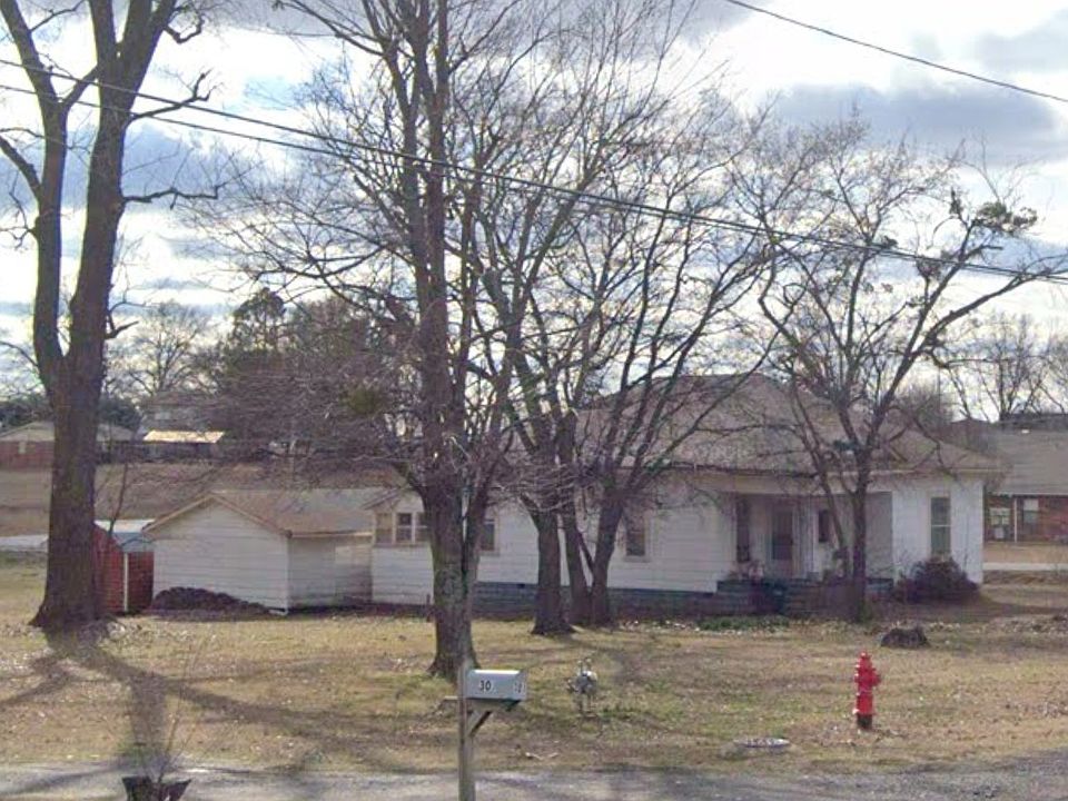 2nd image of 301 E Poplar St