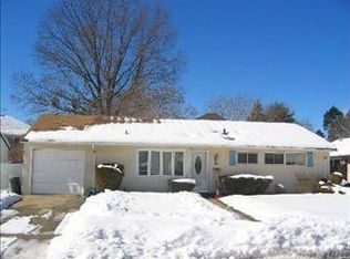 83 Southwood Cir, Syosset, NY 11791