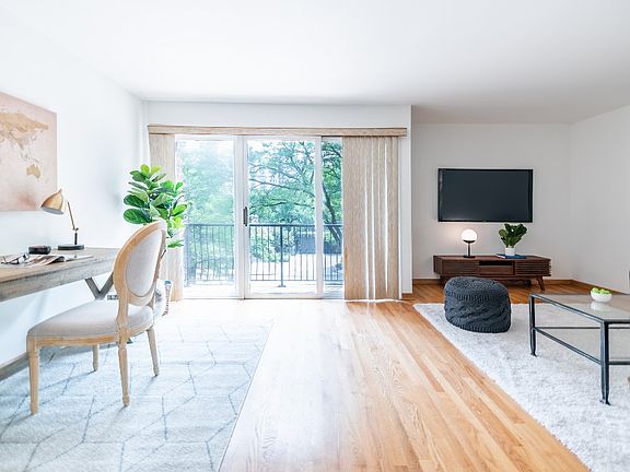 3rd image of 1330 N Lasalle St #303