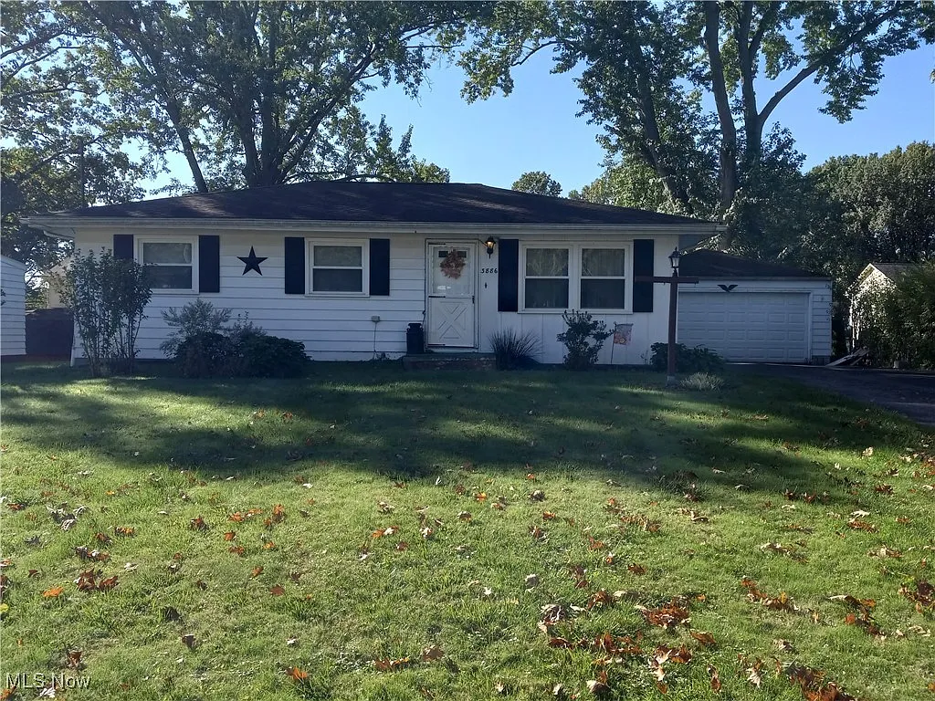 3886 Adrian Dr SE photo 1
