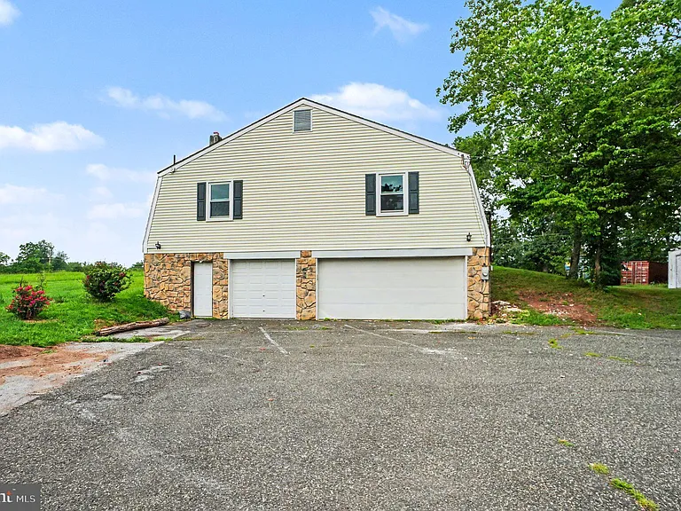 712 E Pine Ford Rd — Photo 29