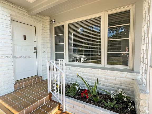 4th image of 401 Malaga Ave