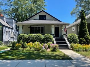 2211 Pioneer Rd, Evanston, IL 60201