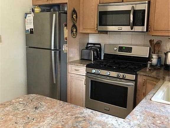 5th image of 14214-142 14th Ave #13