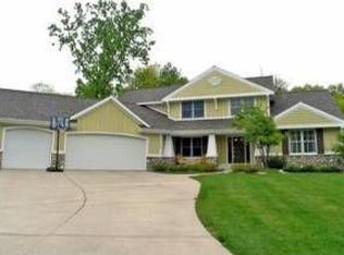 1740 Flowers Crossing Dr NE, Grand Rapids, MI 49525