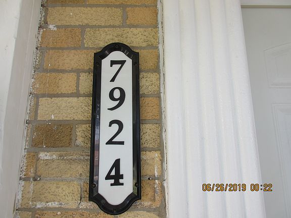 3rd image of 7924 S Sacramento Ave