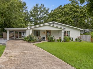 307 Holcomb Blvd, Ocean Springs, MS 39564