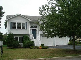 21 McKay Ct, Warwick, RI 02889