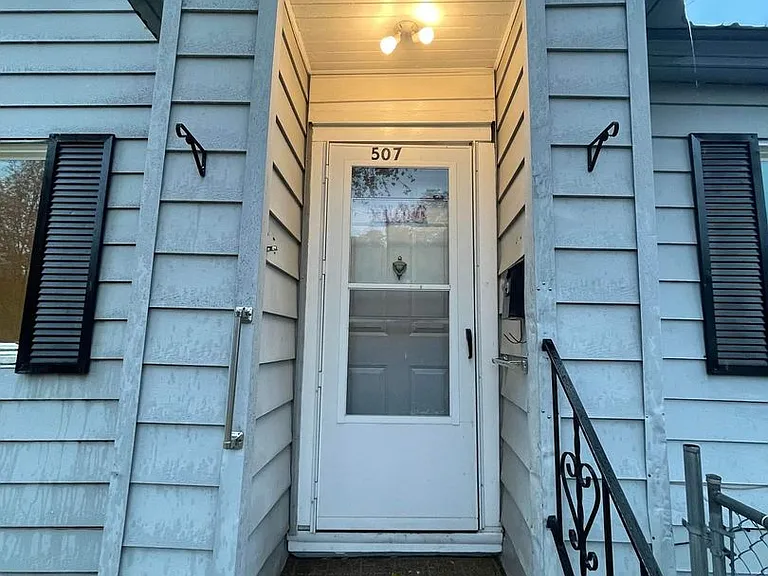 507 S Division St — Photo 2